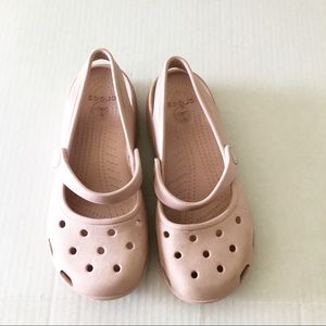 Crocs for girls in blush pink 4